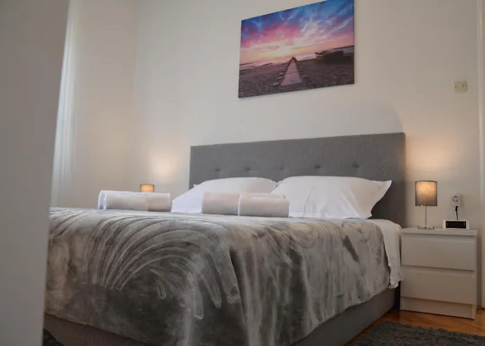 Lb Apartment Punta Bajlo