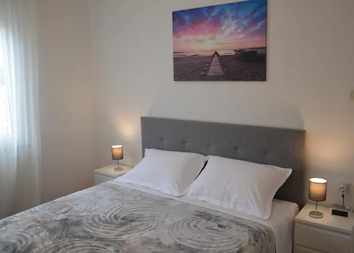 Lb Apartment Punta Bajlo