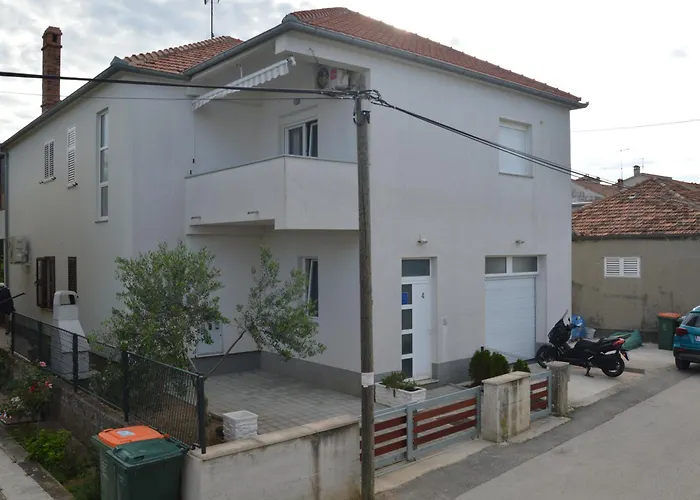 Lb Apartment Punta Bajlo